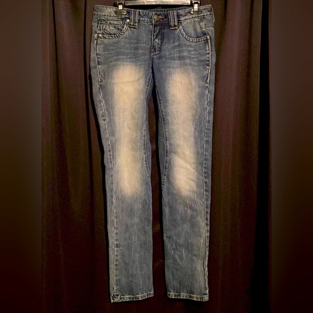 ✨🆕L.A.M.B. Straight Legged Jeans! Size 4!✨